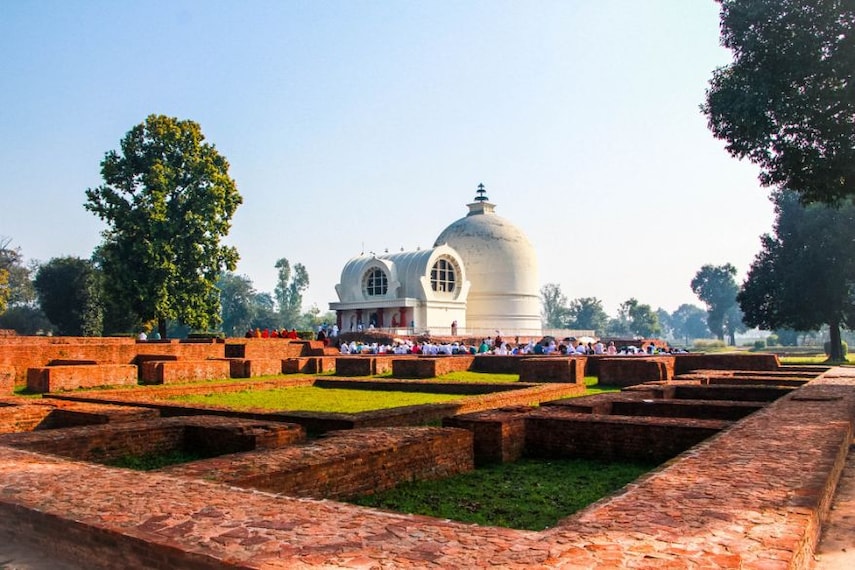 Kushinagar_Mahaparinirvana_temple_1