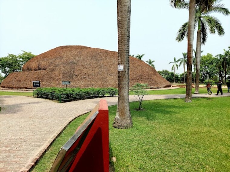 Kushinagar_Ramabhar_stupa_2