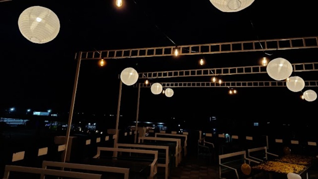 Latur_Castle_black_restaurant_1