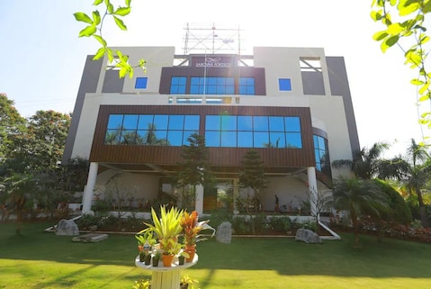 Grand Sarovar Portico