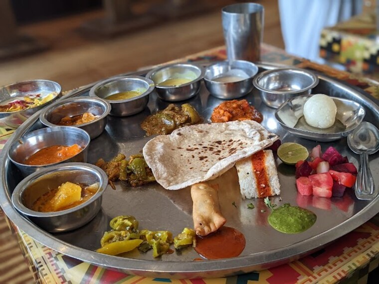 Latur_Shahi_bhoj_restaurant_3