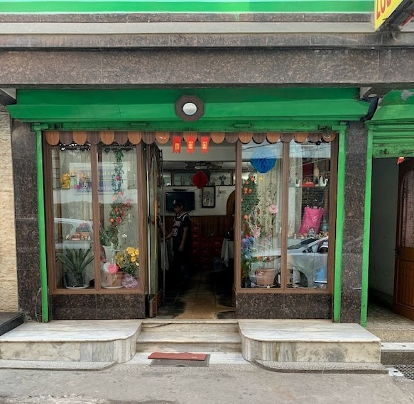 Lava_China_garden_restaurant_1