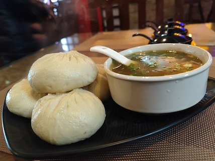 Gompu's Bar and Restaurant