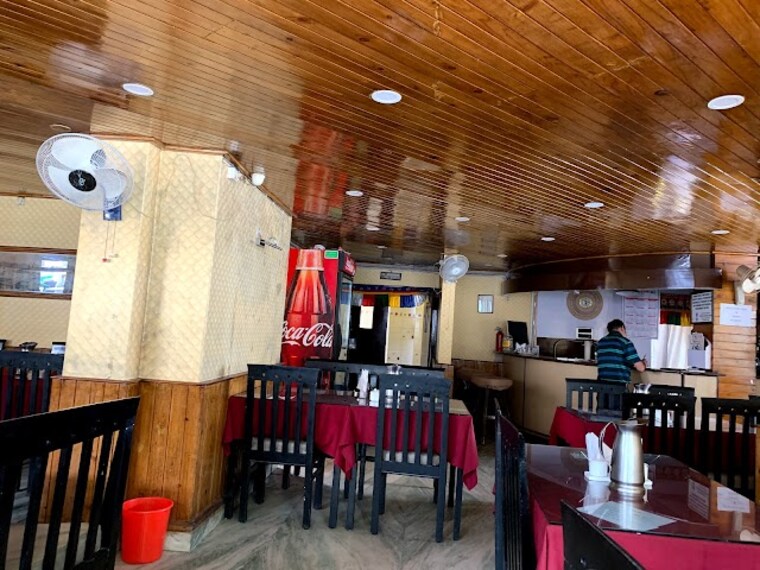 Lava_Gompu_s_bar_and_restaurant_2
