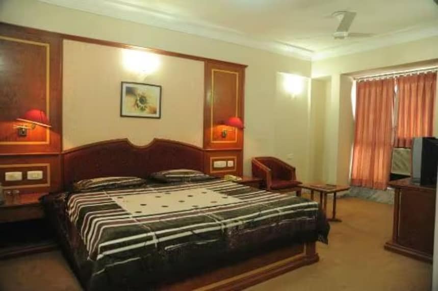 Mehsana_Hotel_sahara_bridge_2