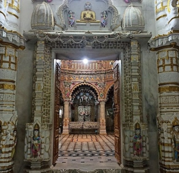Mehsana_Kumbharia_jain_temples_3