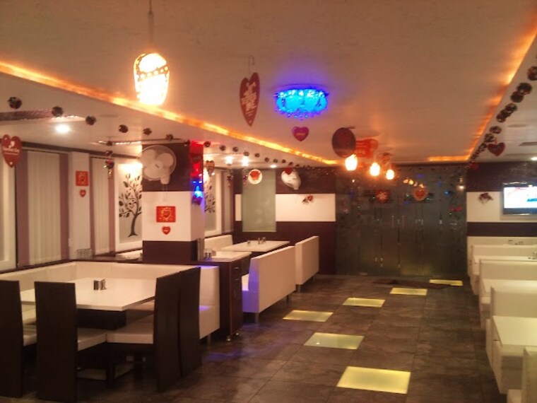 Mehsana_Real_taste_restaurant_2