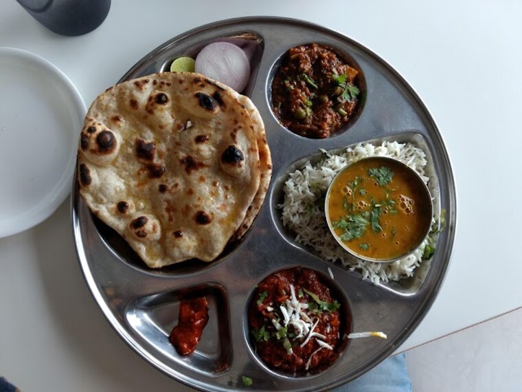 Mehsana_Real_taste_restaurant_3