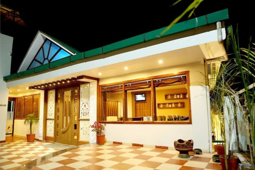 Muzaffarnagar_Hotel_galaxy_tower_1