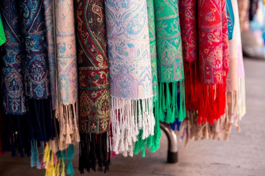 Palampur_Durga_handloom_kullu_shawls_2