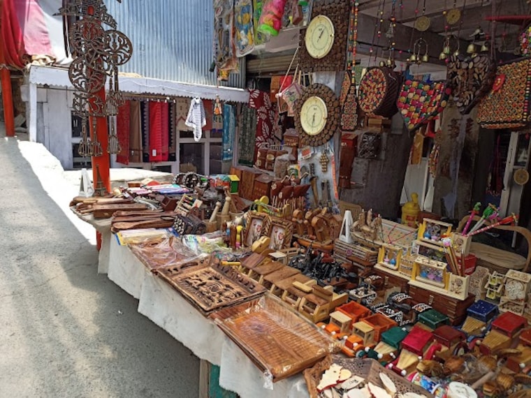Patnitop_Naag_(cobra)_temple_3