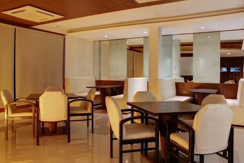 Ratnagiri_Papillon_restaurant_1