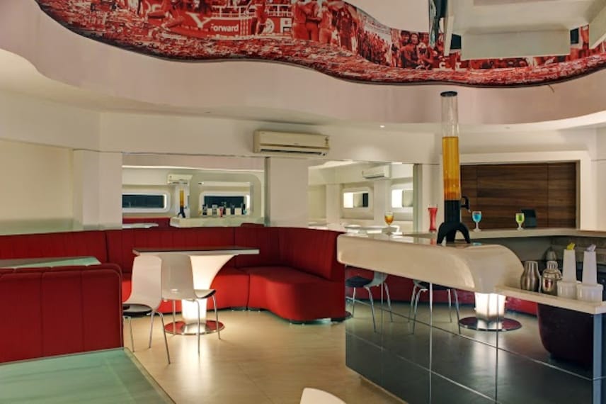 Ratnagiri_Papillon_restaurant_2