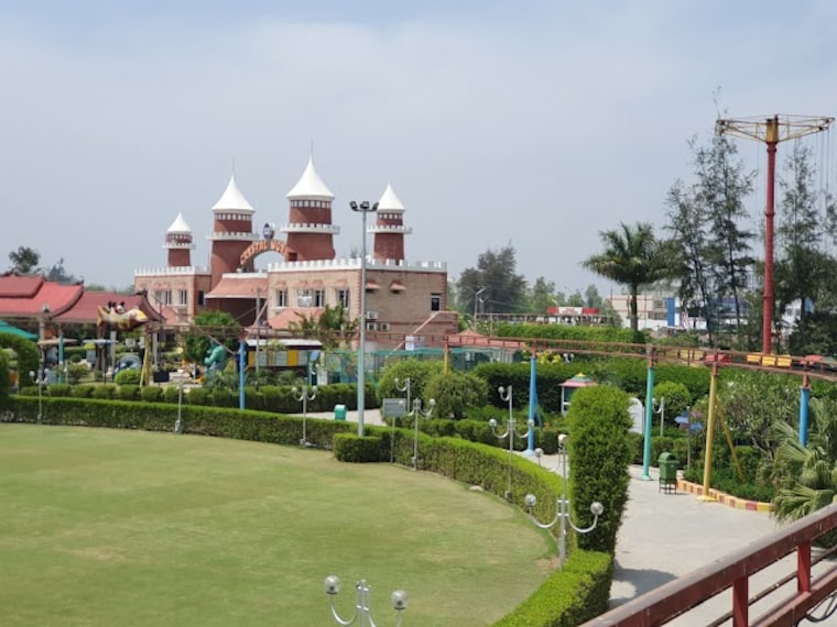 Roorkee_Crystal_world_2