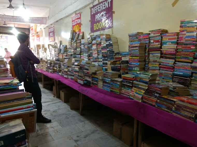 Shahjahanpur_Shahjahanpur_agarwal_book_depot_1