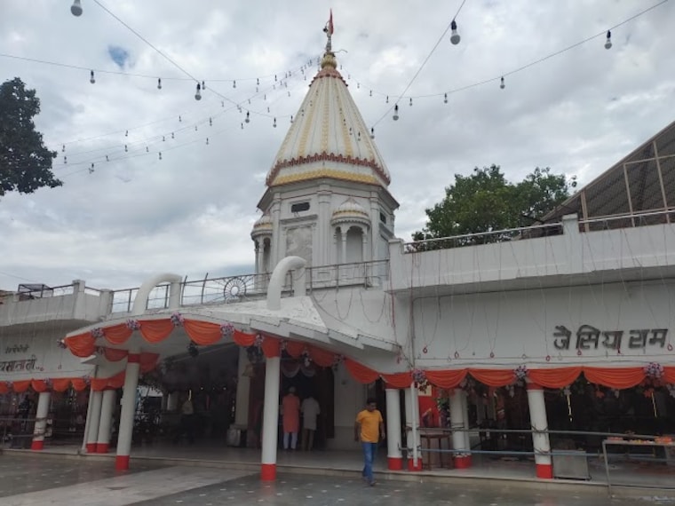 Shahjahanpur_Shri_baba_vishwanath_temple_1