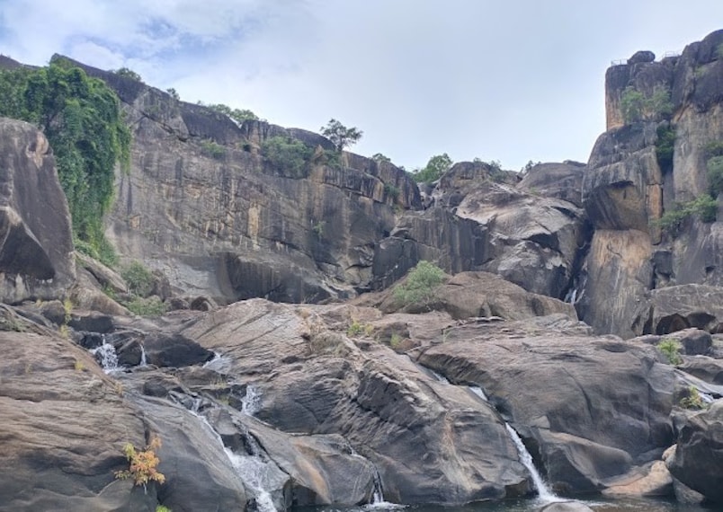 Tirunelveli_Agasthiyar_falls_2