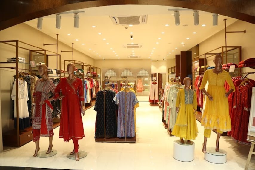 Vapi_Galaxy_high_street_2