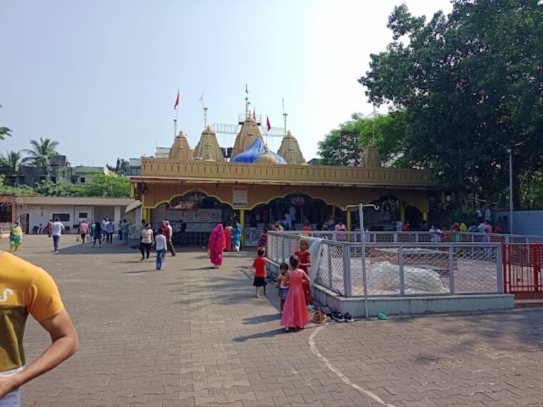 Vapi_Gidc_garden_2