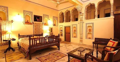 Hotel Indra Vilas