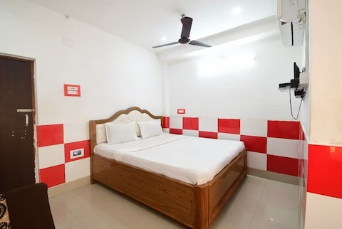 Golden Iris Inn