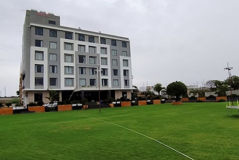 Love Kush Hotel