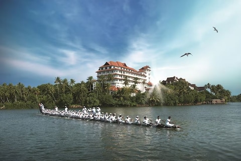 Raviz Ashtamudi