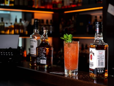 Four Seasons Bar and Restaurant