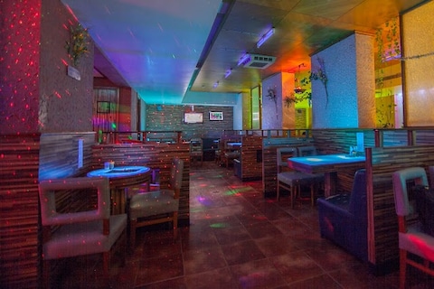 Dolphin Bar