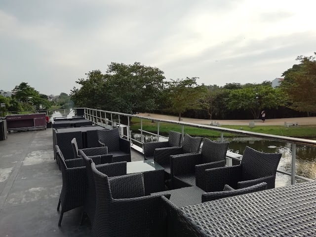 Colombo_Cruise_on_Waikkal_River_2