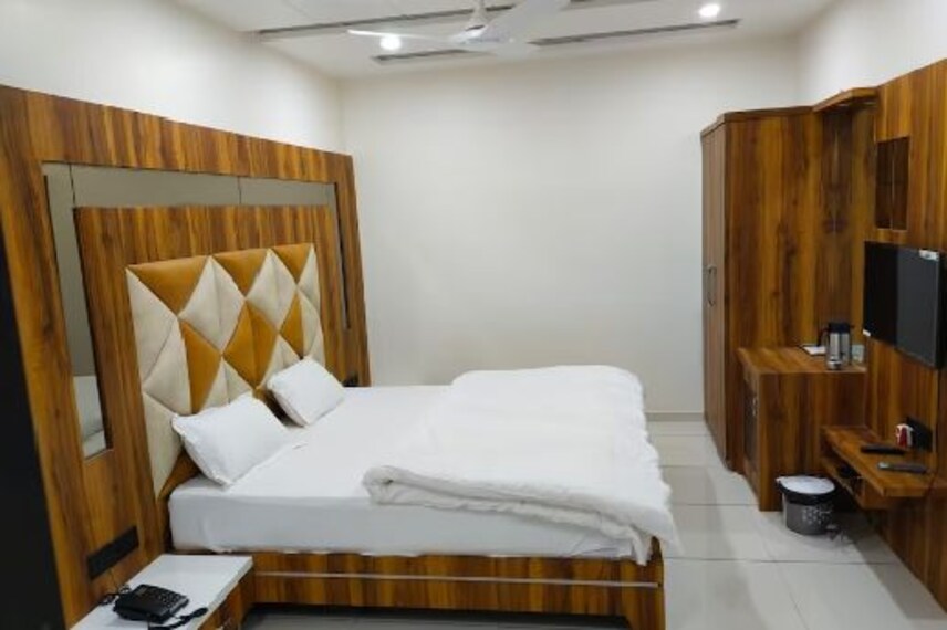 Ambaji_Hotel_Omkar_2