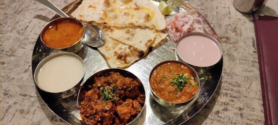 Amboli_Vinod_Family_Restaurant_3
