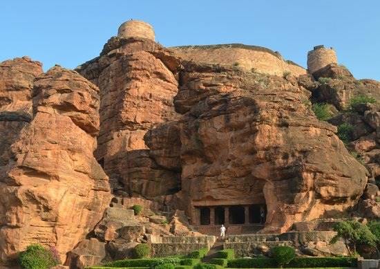 Badami_Cave_Temples_1