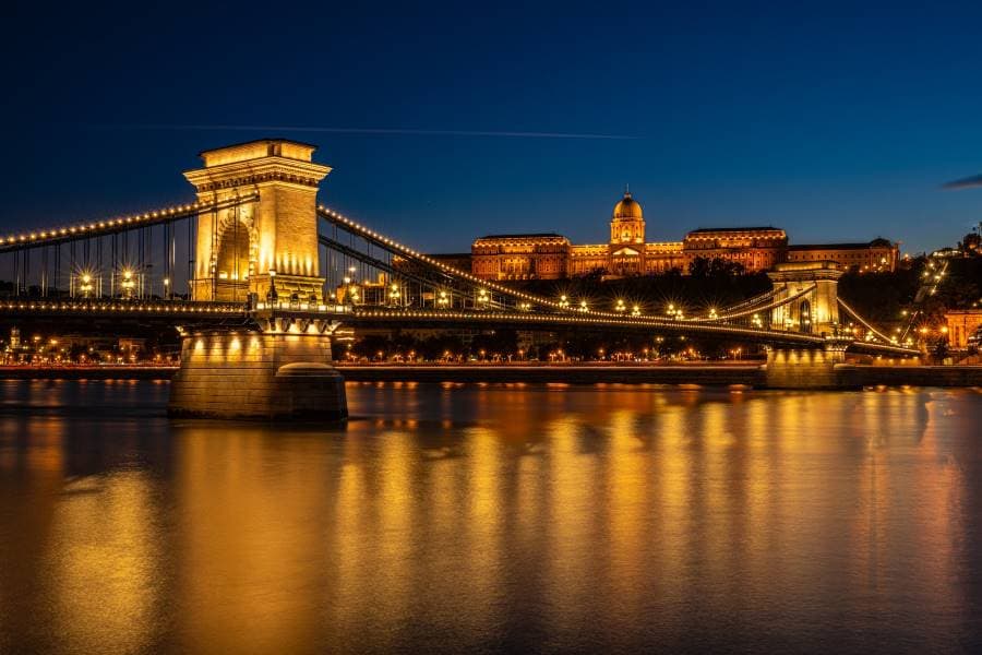 Budapest_Szechenyi_Chain_Bridge_2