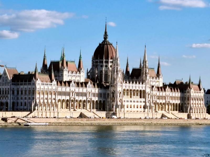 Budapest_The_Parliament_House_1