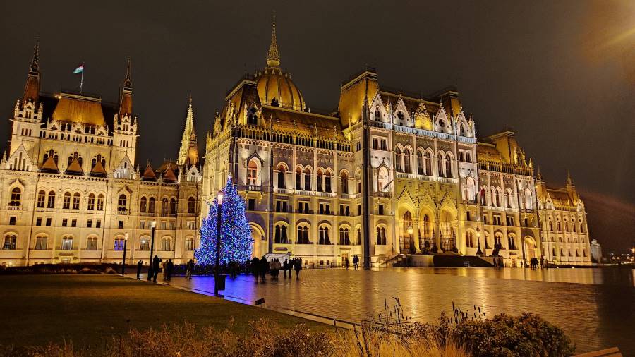 Budapest_The_Parliament_House_3