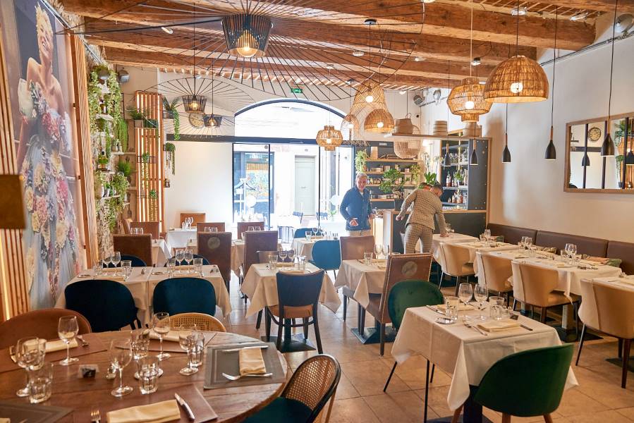 Cannes_Grill_and_Wines_3