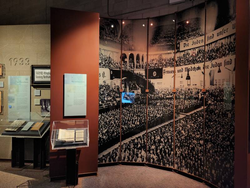 Chicago_Illinois_Holocaust_Museum_and_Education_Centre_6