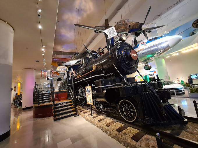Chicago_Museum_of_Science_and_Industry_6