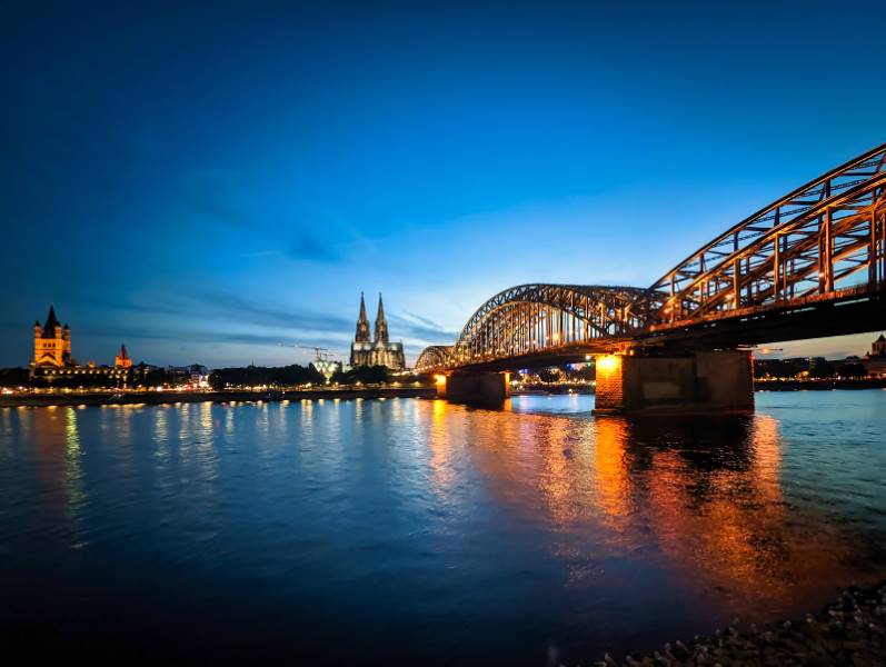 Cologne_Hohenzollern_Bridge_2