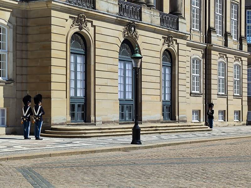 Copenhagen_Amalienborg_Palace_4