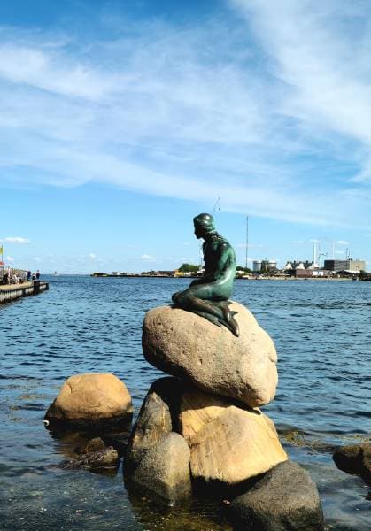 Copenhagen_The_Little_Mermaid_Statue_1