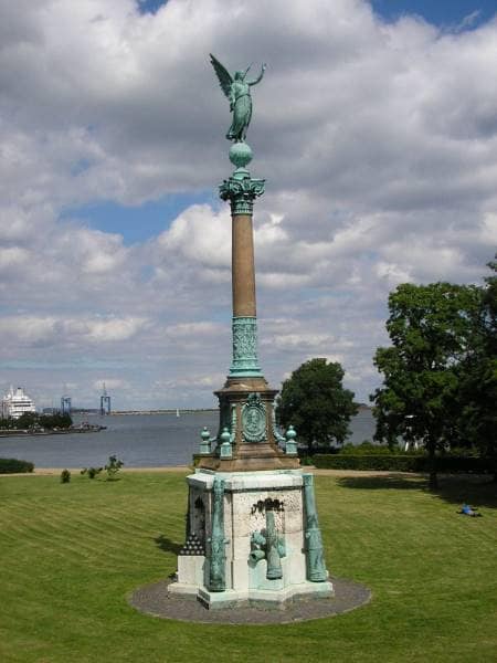 Copenhagen_The_Little_Mermaid_Statue_5