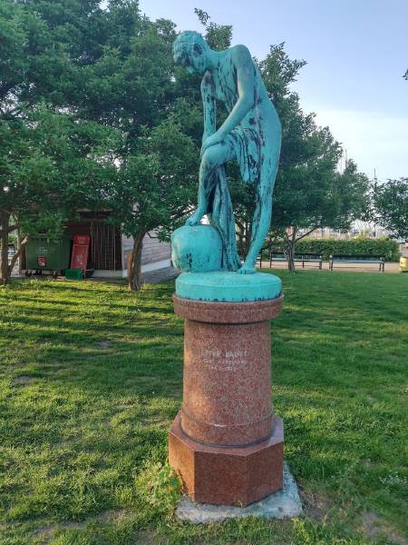 Copenhagen_The_Little_Mermaid_Statue_8
