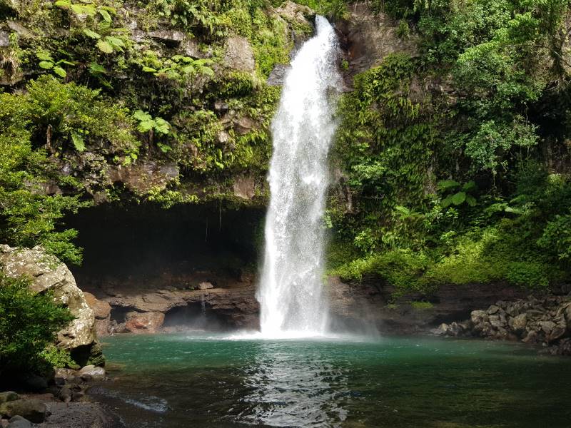Fiji_Tavoro_Falls_2