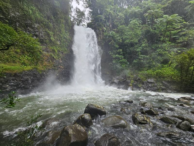 Fiji_Tavoro_Falls_6