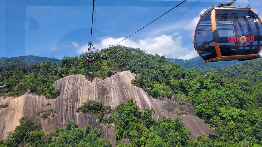 Hoi_An_Ba_Na_Hills_&_Golden_Bridge_2