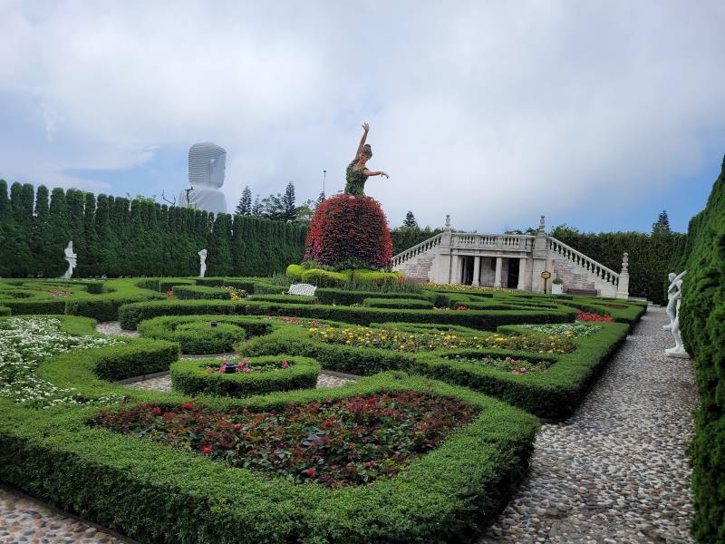 Hoi_An_Ba_Na_Hills_&_Golden_Bridge_4