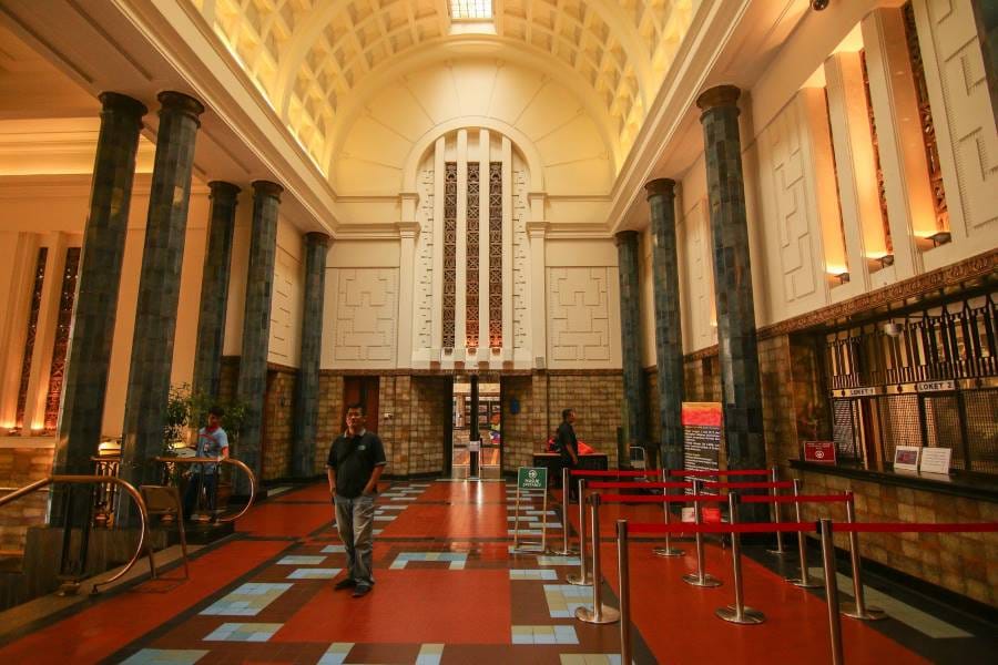 Jakarta_Gold_Bar_at_Museum_Bank_Indonesia_4