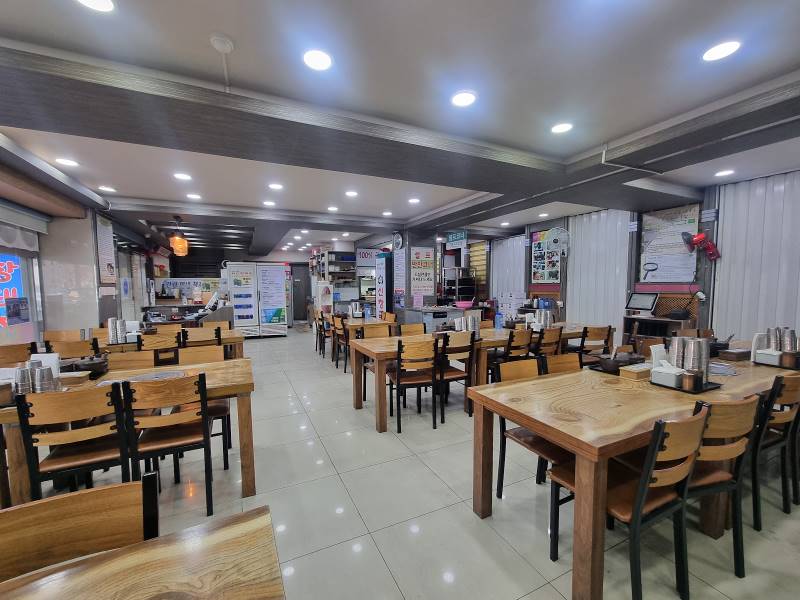 Jung_(Busan)_Bonjeon_Dwaeji_Gukbap_1